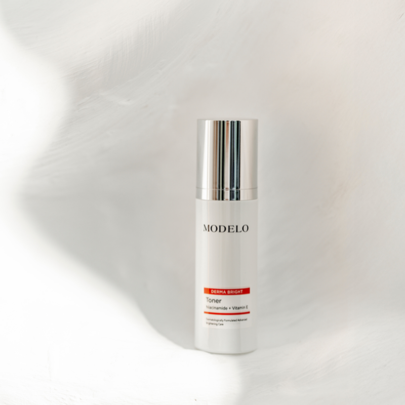 MODELO Derma Bright Toner